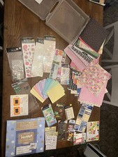 FORNITURE SCRAPBOOKING; LOTTO DI DOCUMENTI DIVERSI, ADESIVI, SCRAPBOOK STARTER KIT