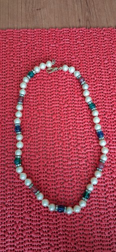 Collana bigiotteria con perle