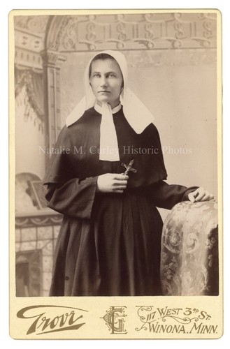 Foto armadio giovane - , monaca