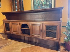 Una Parte Di Credenza Rustica