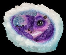 Figura di Drago Lilla con Cristallo - Geode Nido - Fantasy Gotico Deko H 10 CM