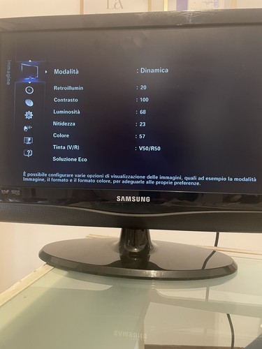 Pollici samsung - 22”,