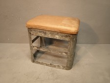 Sgabello Design In Metallo Con