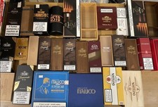 grande lotto di scatole di