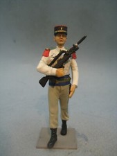 PLOMB -FIGURINE D'ARTISTE - ANTOINE PONT -LA  LEGION- SERGENT+ FAMAS MAINS NUES