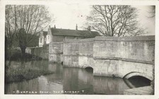 BURFORD, THE BRIDGE - OLD OXFORDSHIRE POSTCARD BY FRANK PACKER (ref 7144/23/F/2)