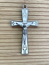 Crocifisso in metallo argentato lucido e smalto bianco cm. 19,5