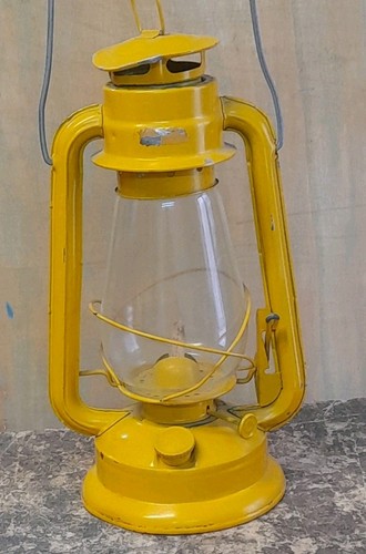 Lanterna petrolio vintage in - petrolio,