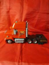 CAMION DISNEY PIXAR CARS MACK SEMI PIT CREW MEMBER AVEC CASQUE