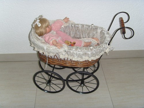 Carrozzina per bambole