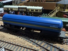 Lima 302911W – Milk Bogie Ferry Tanker (OO/HO Gauge)