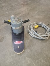 Levigatrice da pavimento Essex Silver-Line modello U2 sotto radiatore bordo toekick