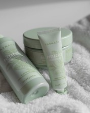 🌿 Farmasi Pistachio Macaron