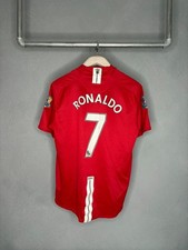 Manchester United •