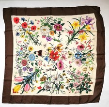 Foulard di seta Gucci. Usato
