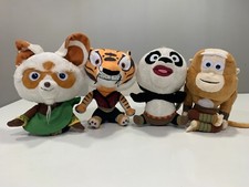 4 peluche della serie Kung Fu Panda. Shifu, Tigre, Po e Scimmia. Altezza 21 cm