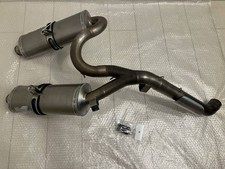 Silenziatore di scarico in