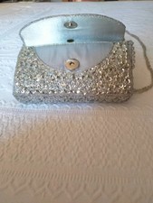 pochette argentata a tracolla