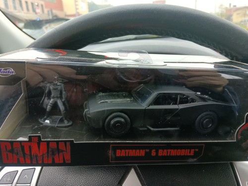 Batman batmobile 2022 figure - batman,