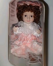 bambola di porcellana da