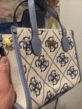 Guess -Wisteria Logo Silvana