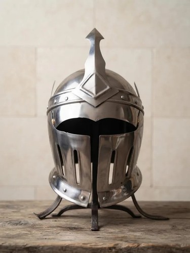 Elmetto cavaliere gotico