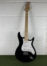 IAXE 393 BEHRINGER CHITARRA