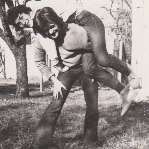 Giovani uomini giocosi - , in