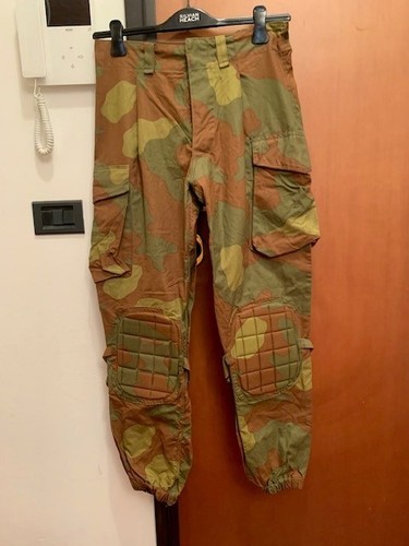 Introvabili nuovi pantaloni - -,