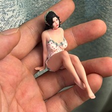 Diorama in resina 1:43 bikini