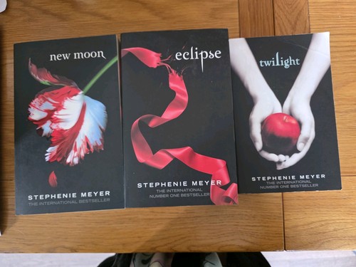 Stephenie meyer book bundle - stephenie,