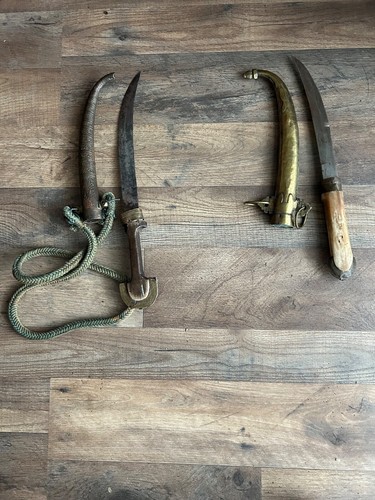 Coppia antichi pugnali - di,