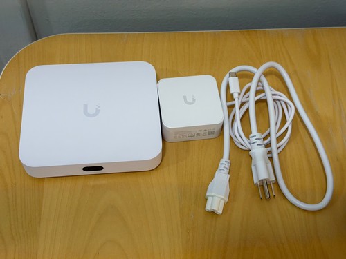 Ubiquity unifi cloud gateway - ubiquity,