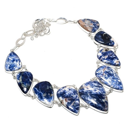 Collana con pietre preziose - , a