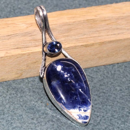 Ciondolo lungo sodalite iolite