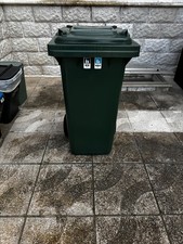 Bidone dei rifiuti con ruote