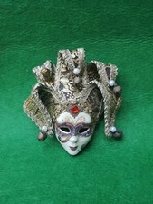 MASCHERA IN CERAMICA DECORATA COLORI CARNEVALE DA COLLEZIONE CON CAMPANELLI