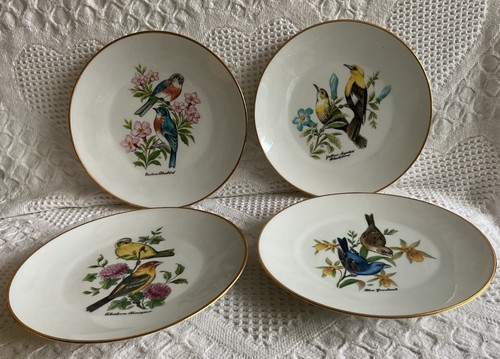Diversi piatti vintage - diversi,