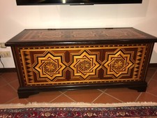 Cassapanca intarsiata con intarsio certosino 