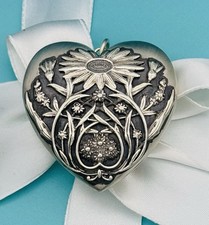 Tiffany & Co. Medaglione margherita SS XL Ziegfeld ritirato usato in ottime condizioni