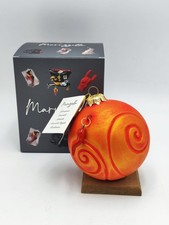 Pallina di natale rossa con corno portafortuna in ceramica fatto a mano | MARUZZ