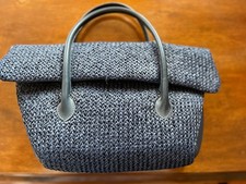 Borsa vintage in pelle e paglia blu anni '70