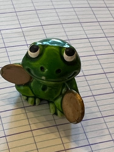 Petite figurine grenouille - petite, et