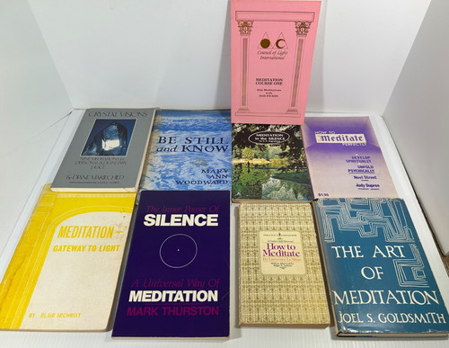 Lot books mostly - books,