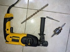 DEWALT – Tassellatore a filo SDS-Plus a 3 modalità D25013 650W 2,4JTassellatore