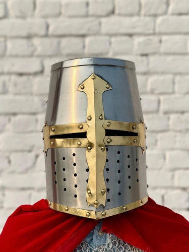 Elmetto crociato cavaliere