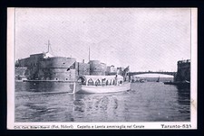 cartolina TARANTO castello e lancia ammiraglia nel canale