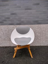 Poltroncina di design bianco