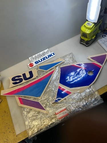 Jeu sticker droit suzuki - ,