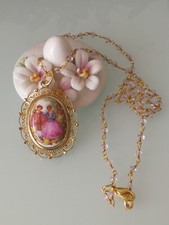 Collana antica  con cammeo in Limoges e cristalli rosa 